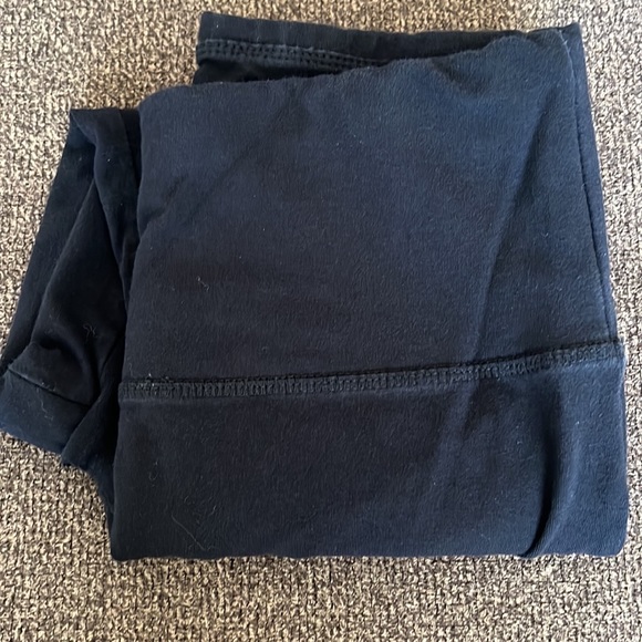 NWOT Reebok black capri leggings. Size S/P
Excellent condition - Picture 3 of 6